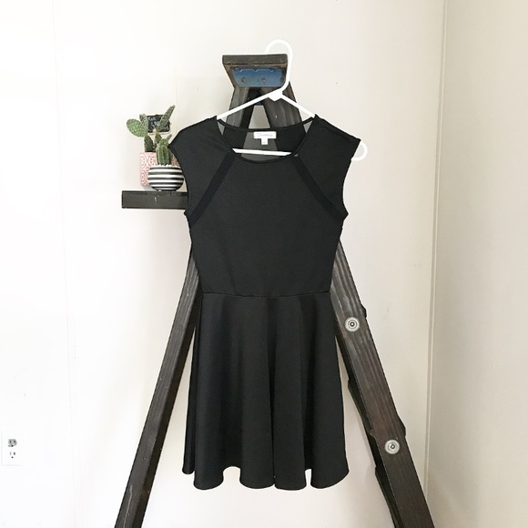 Little Black Dress - Picture 1 of 3